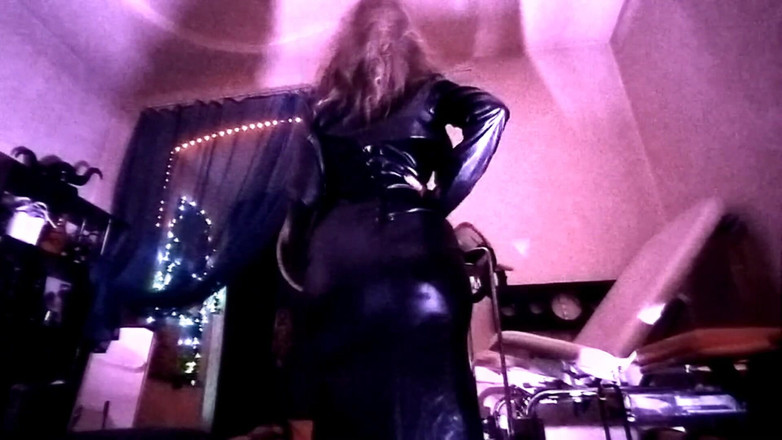 Eva Latexxx: Dominatrix Eva Latex Fetish Big Ass MILF Femdom Goddess Solo...