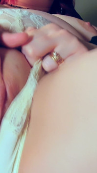 4K peituda milf masturbação na buceta