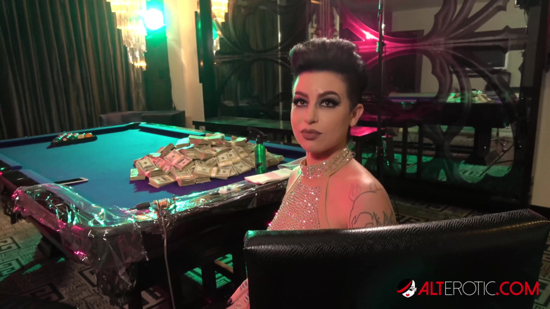 Alt Erotic: Adriana lynn si tatua prima di scopare sascha