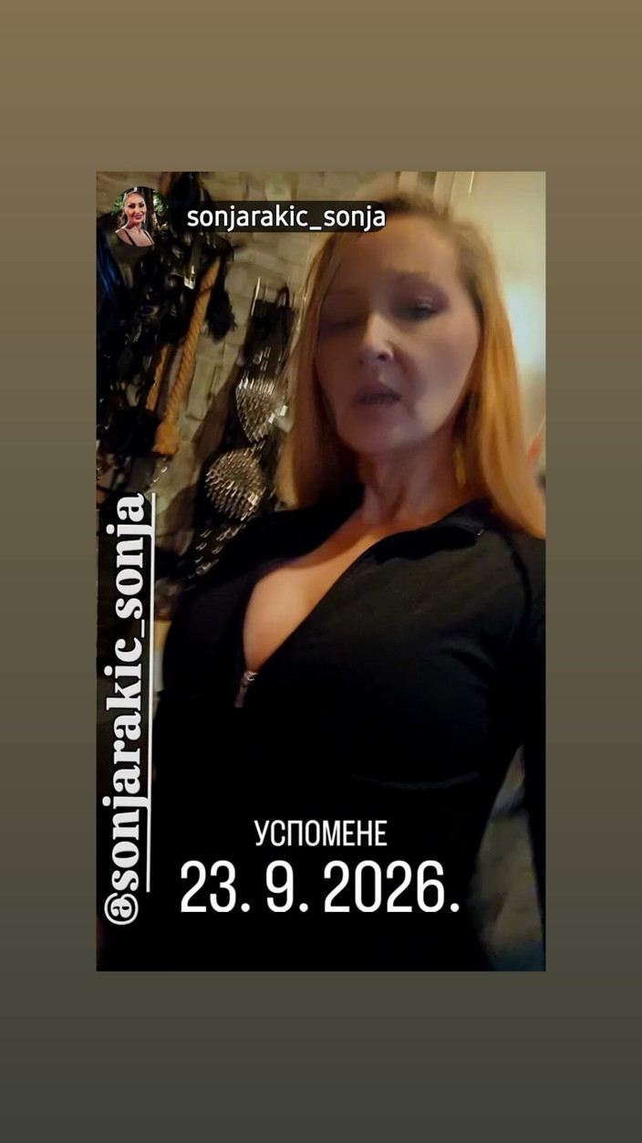 Dominatrix Redsonyja: เต้น