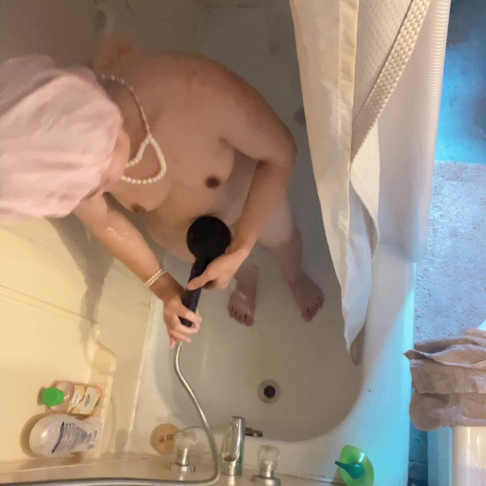 sweethanajapanese: Hot Weather Hana Need Cool Down Her Body