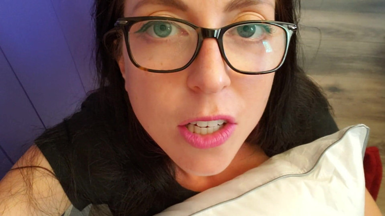 Nerdy_faery: Kissen pissen