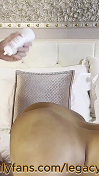 Sexy ladyboy asiatico con culo grosso viene scopata e succhiata da un grosso cazzone bianco