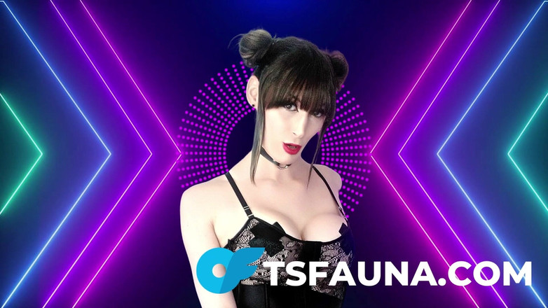 Cali Fauna: Transsexuală sexy pulsându-și curul