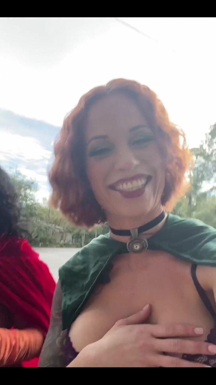 Josie Jaxxon: Проститутки, блузки Pocus