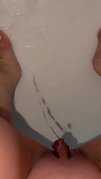 Pisse dans le bain, POV