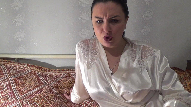 Sexy Milf: apni sauteli mammi ke saath sharaarti khel ka samay