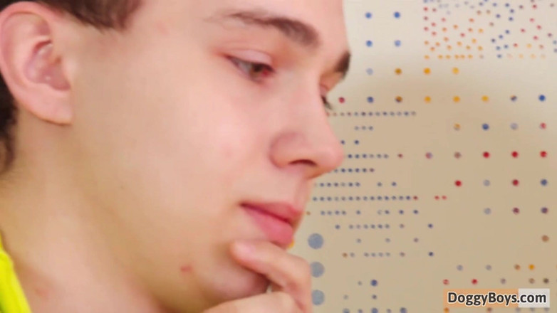 Doggy boys: Nadržený chlapec si po hodině odsaje
