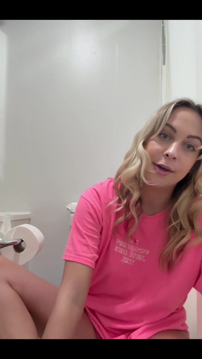 Tiffstreatsxoxo: Standing Over My Guest Bathroom