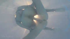 수영장에서 만드는 사랑! 우리 이웃은 우리를 붙잡는 걸 좋아해!