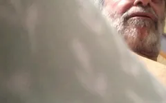 Oso peludo folla desnudo mi culo en posición misionera