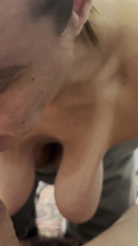 Macocha wieje najlepszy POV ze spermą w ustach