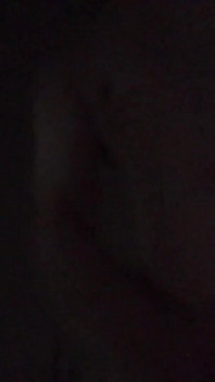 Je me promène dans le quartier la nuit avec une érection nue - j’ai failli me surprendre un livreur de journaux _ 0202 Temp 9 Degré
