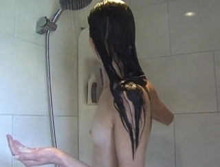 Flash Model Amateurs: สาวผอมเงี่ยนอาบน้ำในห้องน้ำ