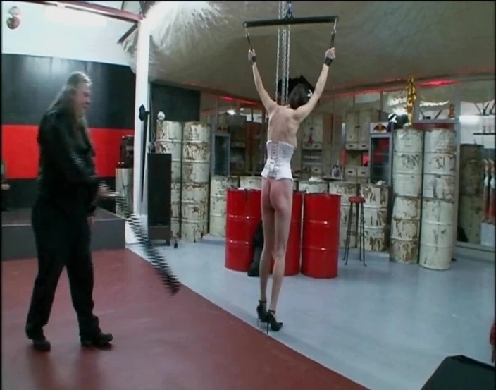 Absolute BDSM films - The original: Perhambaan tegar dengan MILF panas