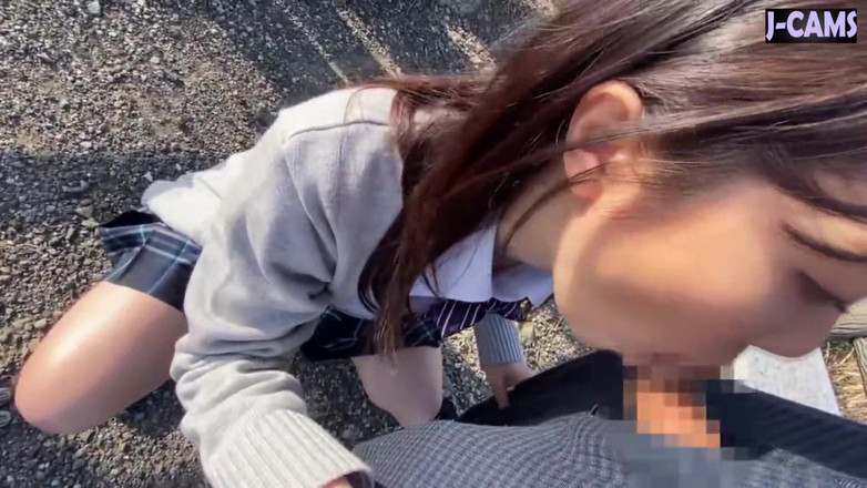 J-Cams: Tanggal pamer puting. Cewek sange ini lagi asik pamer tubuh...