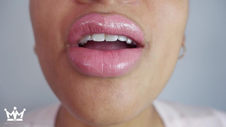 Mya Mula Goddess: Sei il mio orso gommoso