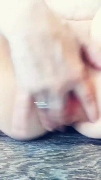 Jessi Rubbing Her Used up Cunt