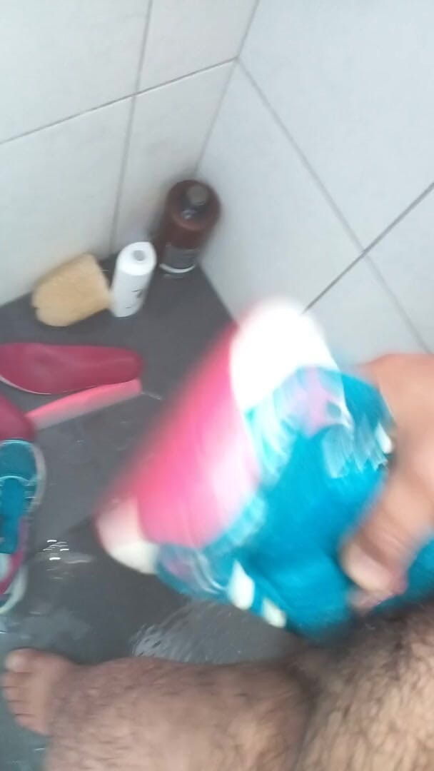 Sneakerfetish_BR: 화장실에서 아식스 따먹는 스니커즈