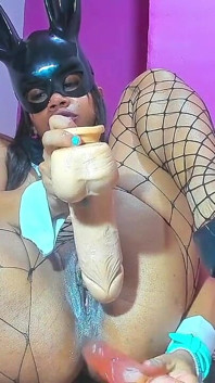 Bunny Chenpay con consolador más grande muy sexy