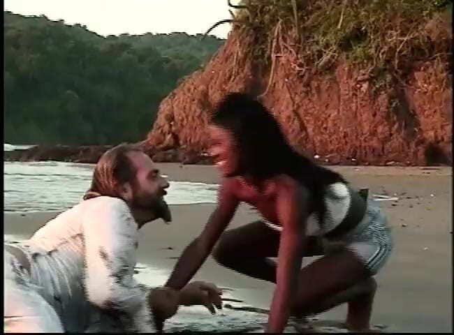 Outdoor pervs: Futai interrasial pe plajă la apus