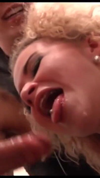 Sex impreza w college'u spust w ustach