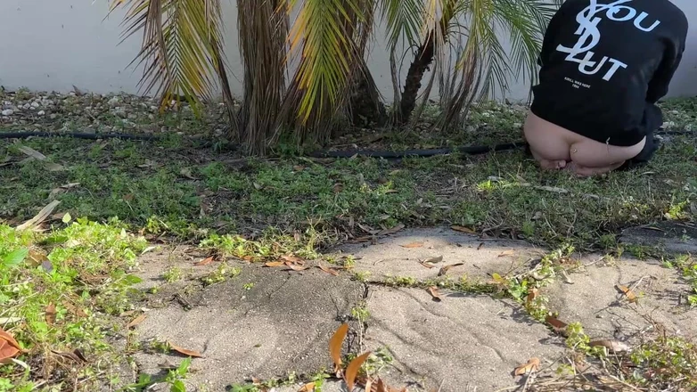 Riley Daniels: Gardening Outdoor Buttcrack