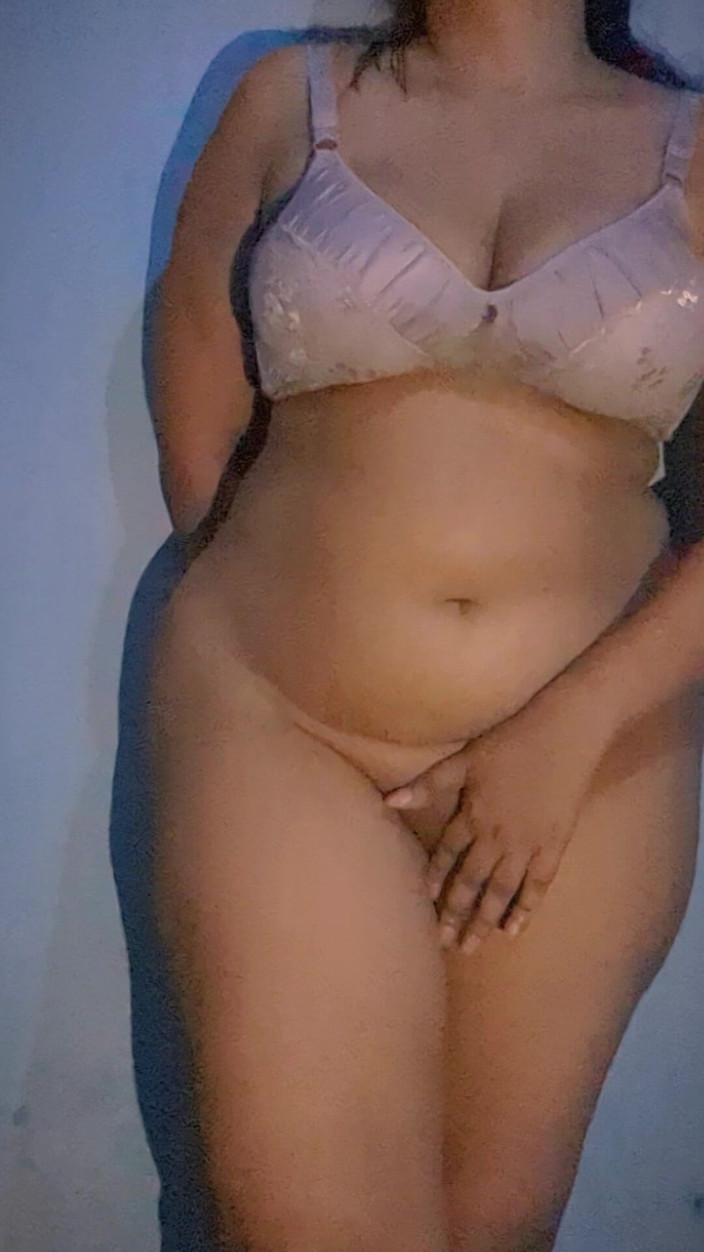 Creamy pussy: सौतेली बहन की चुदाई और फिर चुदाई