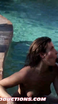 Dê um mergulho na piscina - Helena Price