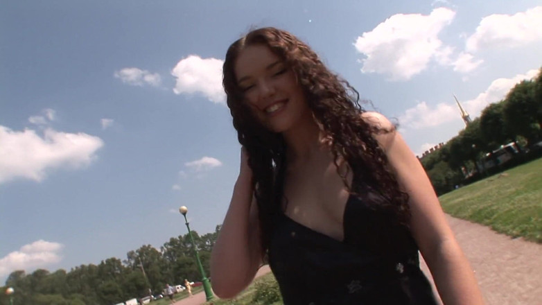 European fresh porn: Peituda morena com cabelo encaracolado recebe seu cu esmagado