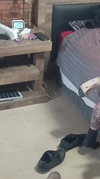 Mi sto masturbando bene, il mio amico sta picchiando mia moglie