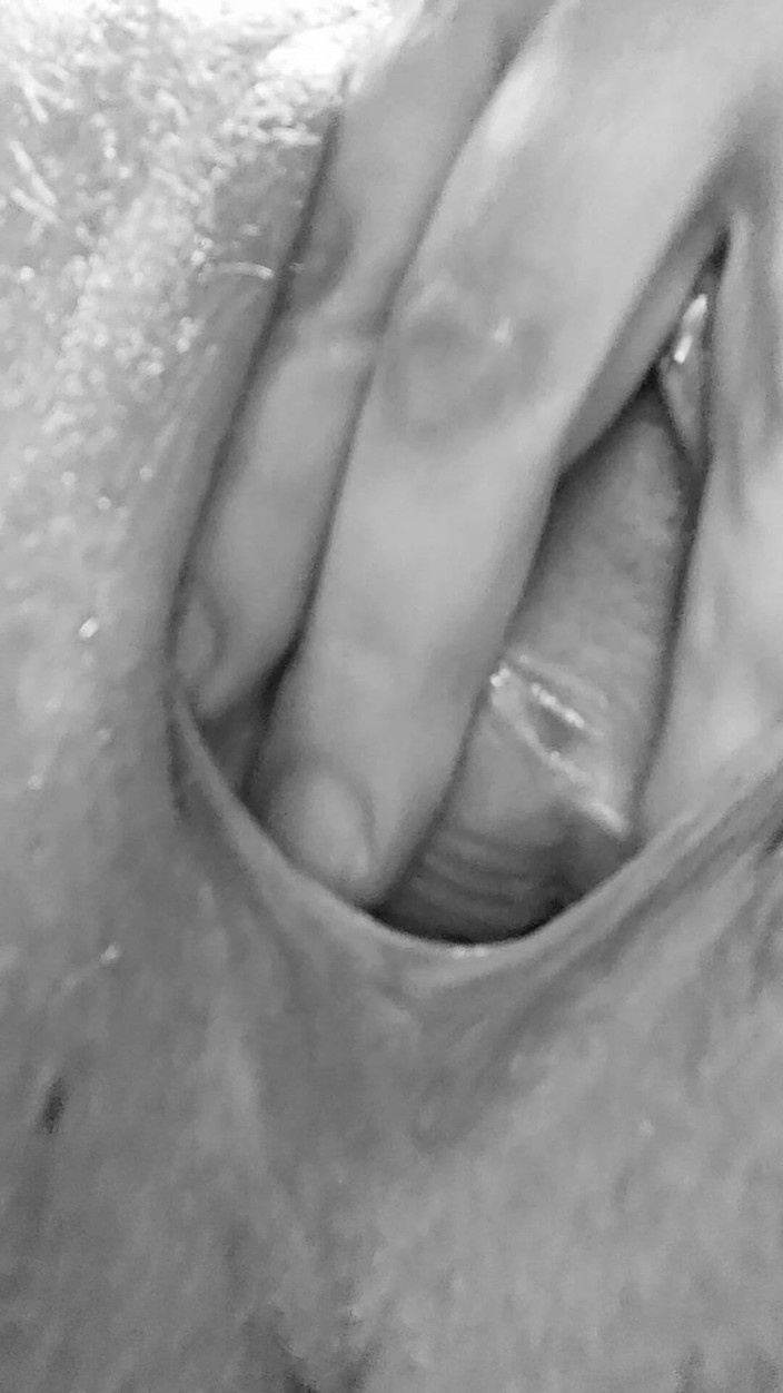 Misses Dickinson and Roughael: Masturbation Mit Geölter Muschi