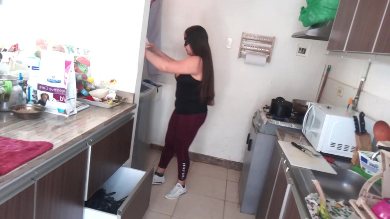 Mike Franco: Moje nevlastní sestra děvka mi ukazuje její prsa a její...