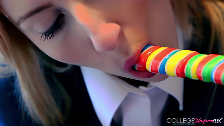 College Uniform: Жорсткий смоктання за участю Софії Сміт