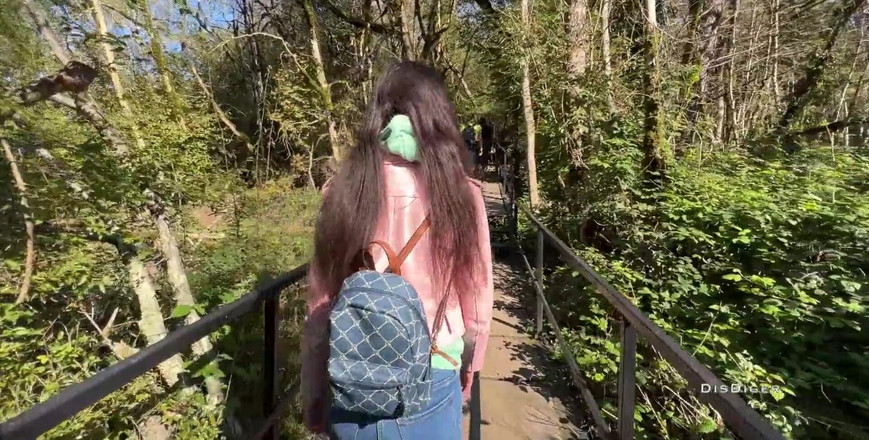 Dis Diger: 在森林里散步以一个性感的导游女孩的性爱结束
