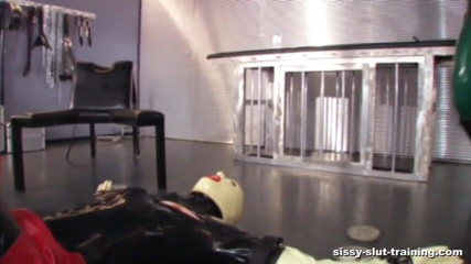Amator Media: Sissy, salope dans les toilettes