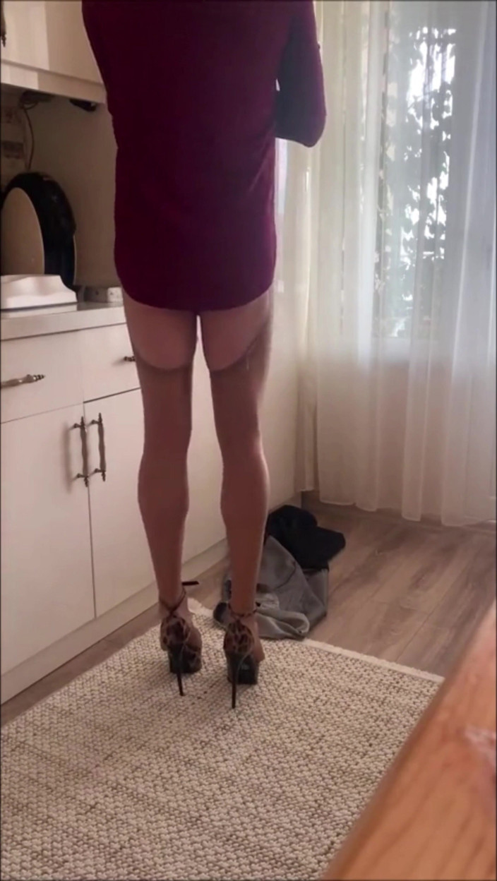 cd_aysemmm: Ich habe die strumpfhose meiner stiefmutter anprobiert.