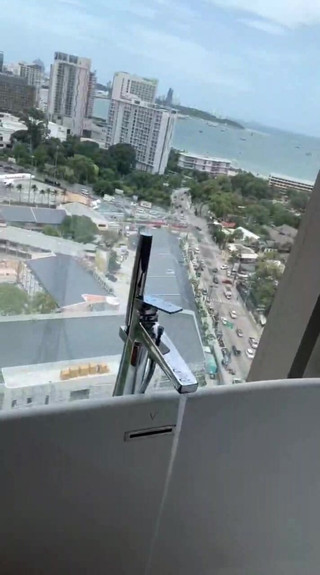 Mae Melody: 욕조에서 건방진