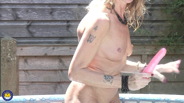 Mature Solo NL: Small titted blonde mature plays with her pussy outdoors