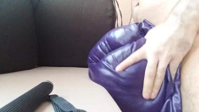 Naxy: Shiny calzedonia pants get cocked