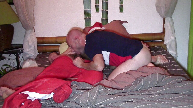 French dudes with big cocks: Scopata a sorpresa per natale vestita da babbo natale