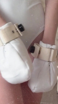 Klinikbondage BDSM & Bondage Girl Teens