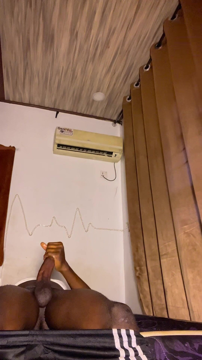 Dickofpolicy: Teman Lurus Datang Untuk Urutan Dan Digoda Oleh Blowjob Dari...