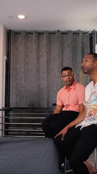 Entrevista com milf esposa gostosa antes de sua orgia gangbang