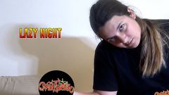 Wild Phoenix: 怠惰な夜:しつこいパートナーのための熱心でない手コキ