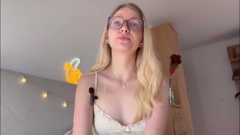 Goddess_Bella_Rae: Regardez ça avant de commencer avec femdom