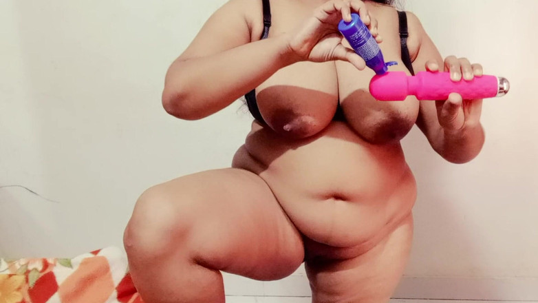 Your Arya: Arya si ibu tiri sange lagi asik muasin memeknya sendirian