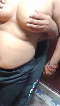 Siluetă foarte frumoasă și sexy a unei fete indiene.