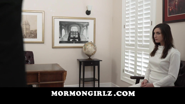 Mormon Girlz: Mormon Girlz -lesbiană obraznică pedepsită la biserică