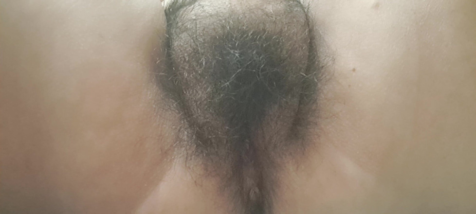 Mommy big hairy pussy: Mettere la crema sulle gambe calde